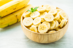 banana 300x200 - 20 Alimentos Saudáveis Que São Incrivelmente Baratos