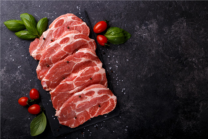 carne de porco 300x200 - 20 Alimentos Saudáveis Que São Incrivelmente Baratos