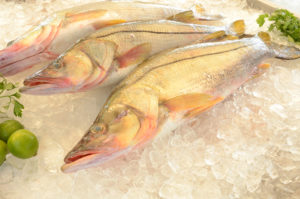 peixe robalo 300x199 - 20 Alimentos Saudáveis Que São Incrivelmente Baratos