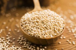 quinoa 300x200 - 20 Alimentos Saudáveis Que São Incrivelmente Baratos